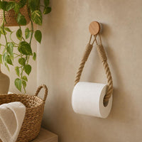 Portarrollos de cuerda de yute en un baño de estilo natural